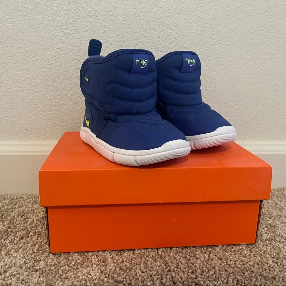 Nike Kids Navy Blue and White Boot Sneakers